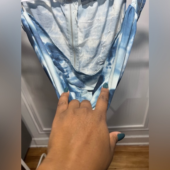 DREAMY CROP TOP // PRETTYLITTLETHING // size US6💙 - Picture 3 of 7